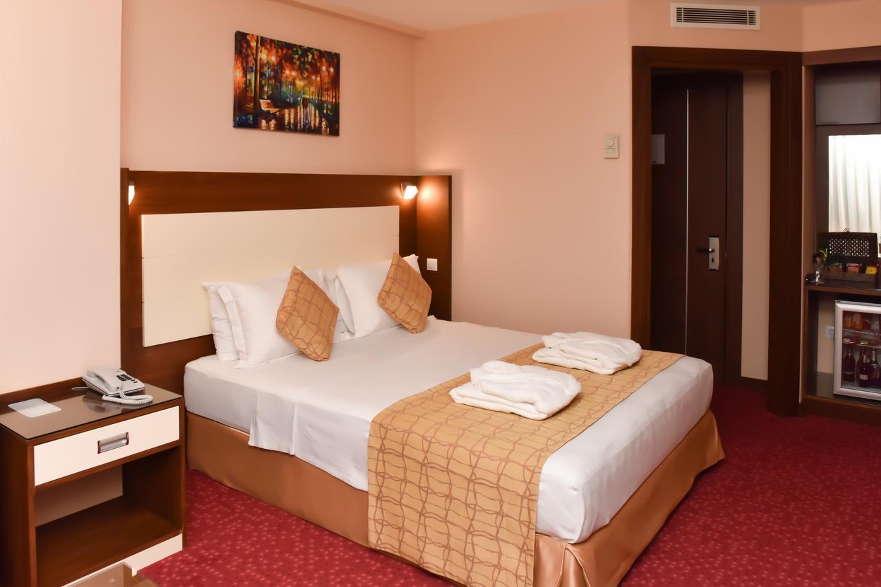 Ozgobek Ronesans Hotel De Luxe Ушак Экстерьер фото