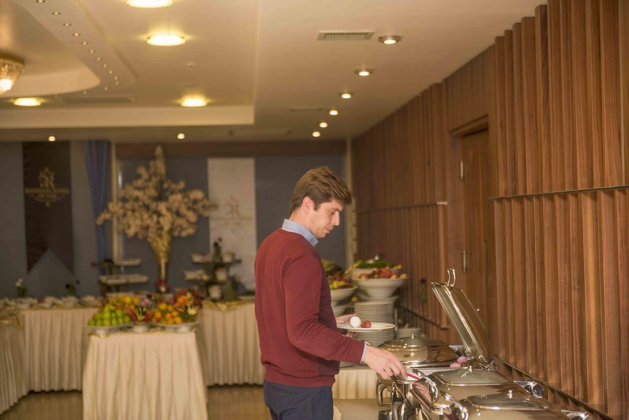 Ozgobek Ronesans Hotel De Luxe Ушак Экстерьер фото
