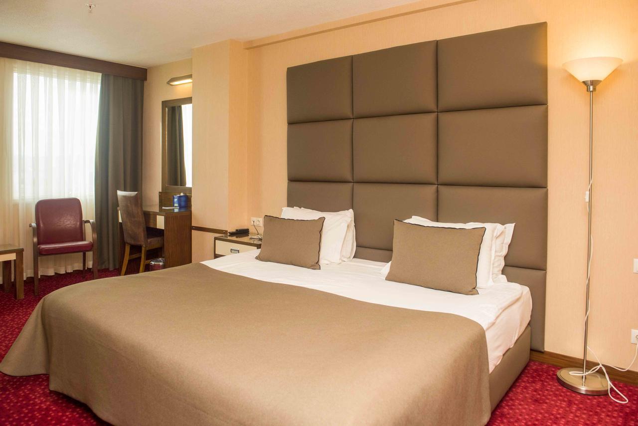 Ozgobek Ronesans Hotel De Luxe Ушак Экстерьер фото