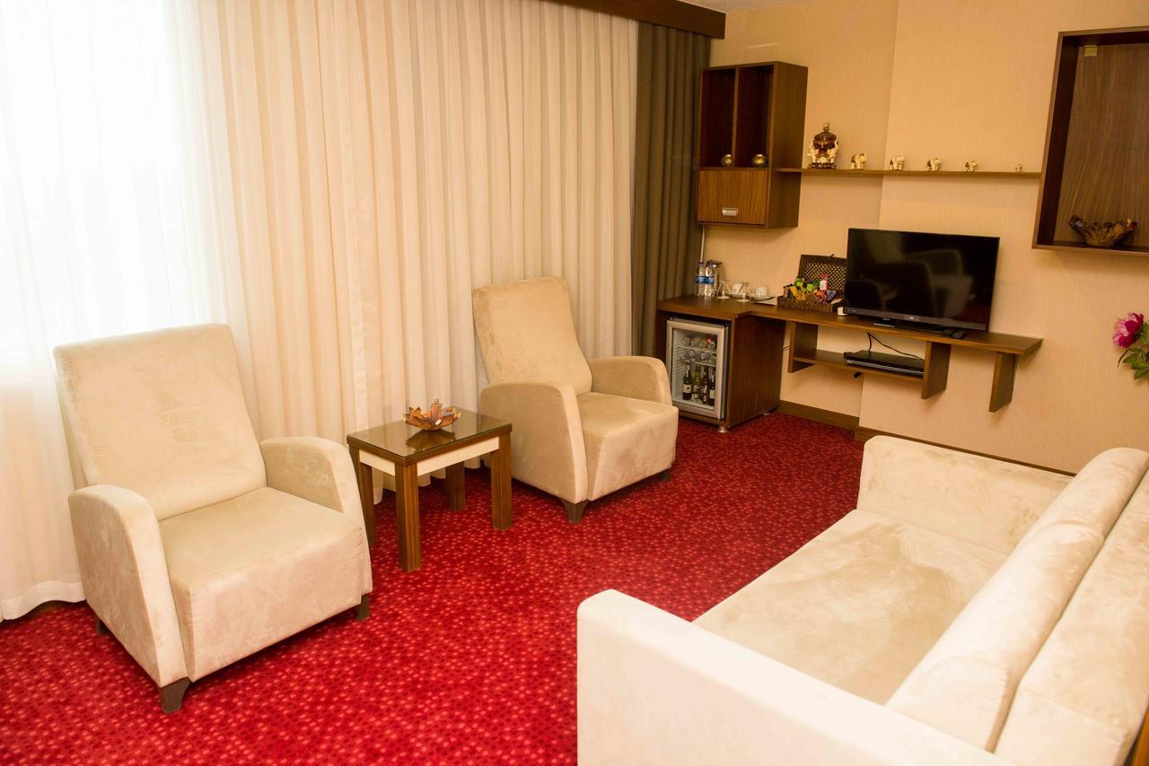 Ozgobek Ronesans Hotel De Luxe Ушак Экстерьер фото